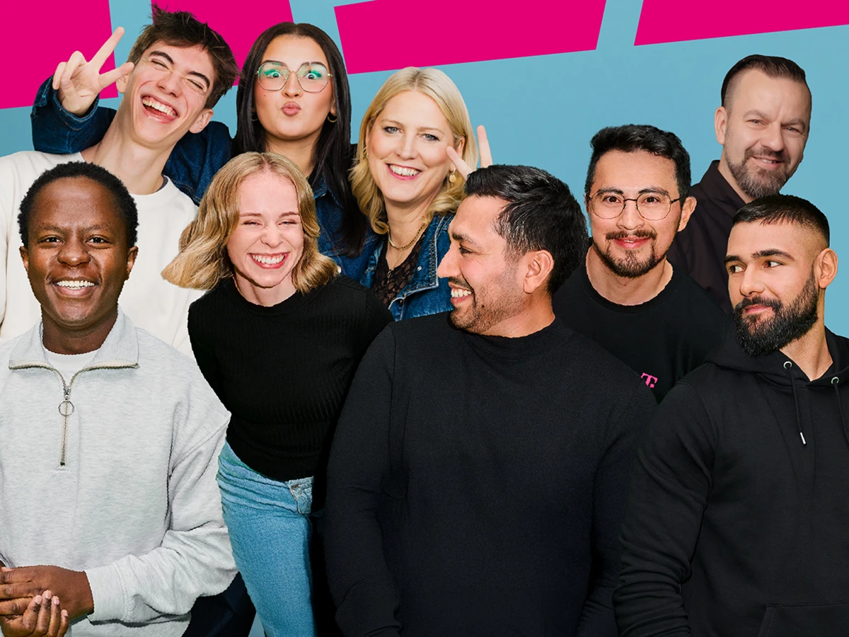 Gruppenfoto mehrerer lächelnder Personen. (Header Photo)